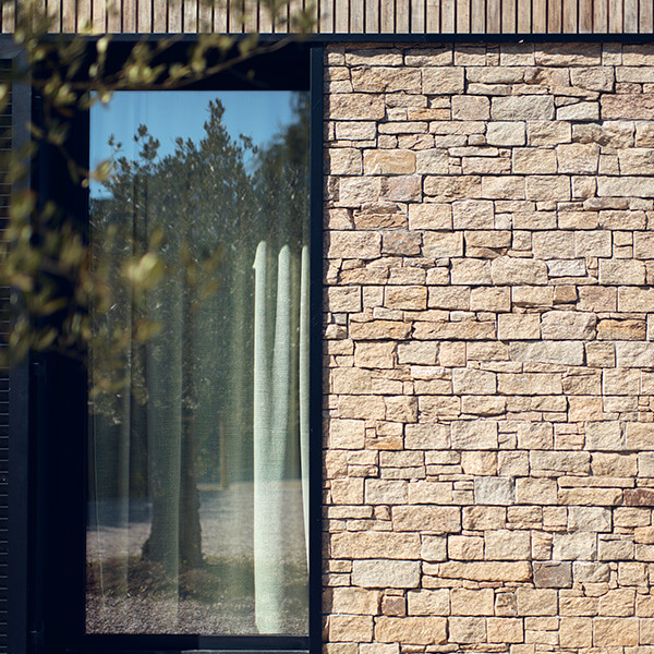 Natural stone façade featuring STONEPANEL™ Sylvestre with warm beige tones and a rustic yet elegant finish.